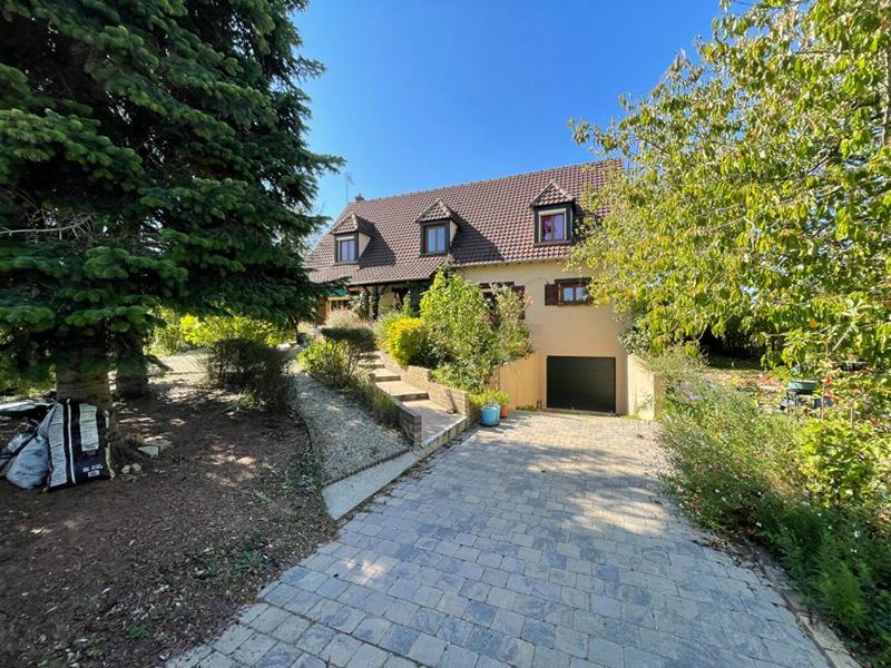Maison - 180 m² - 9 pièces