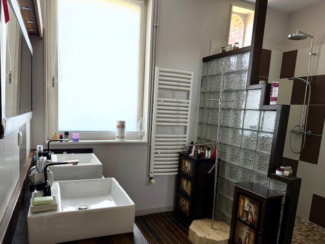 Maison - 260 m² - 9 pièces