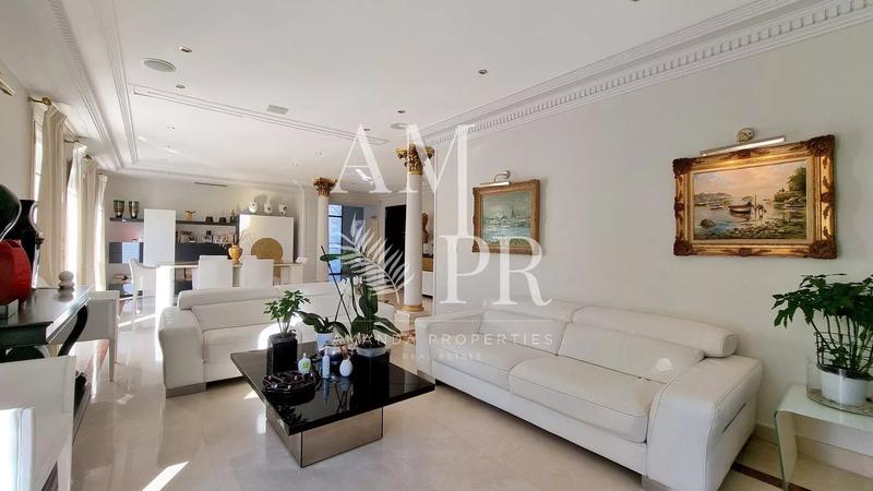 Villa - 350 m² - 8 pièces