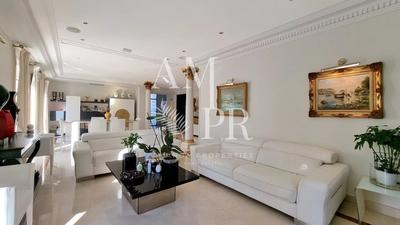 Villa - 350 m² - 8 pièces