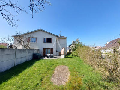 Maison - 96 m² - 4 pièces