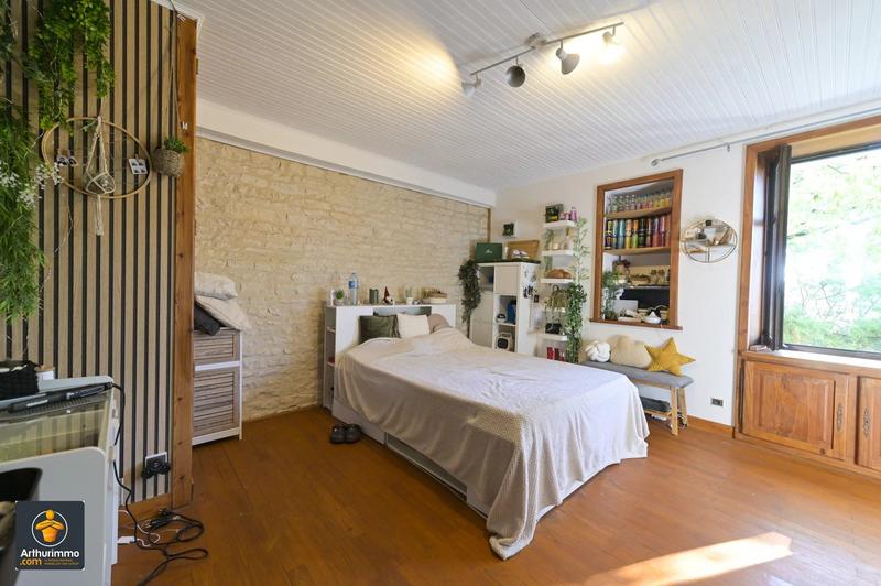 Maison - 230 m² - 9 pièces