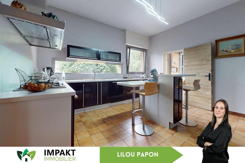 Maison - 300 m² - 11 pièces