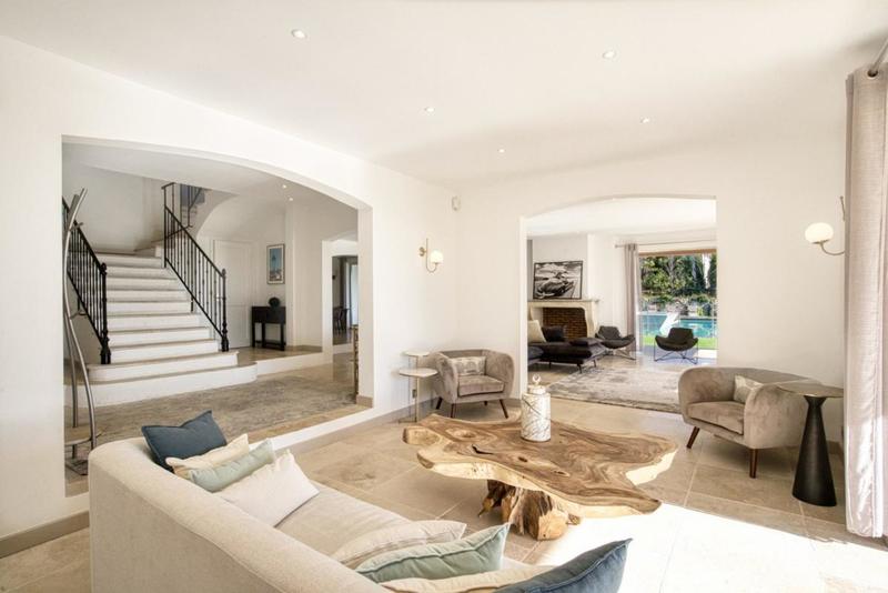 Villa - 303 m² - 6 pièces