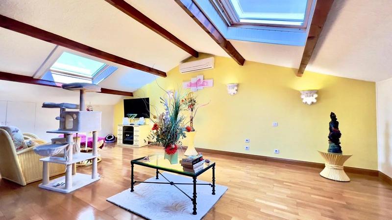 Maison - 349 m² - 10 pièces