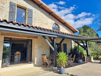 Maison - 198 m² - 7 pièces