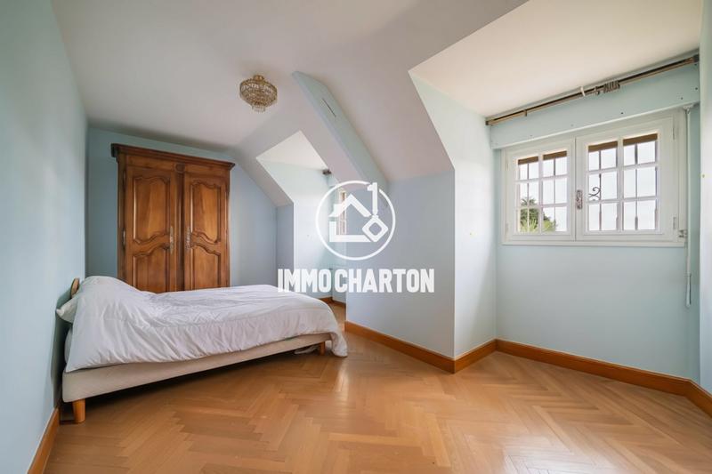 Maison - 212 m² - 8 pièces