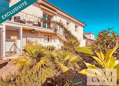 Villa - 253 m² - 9 pièces