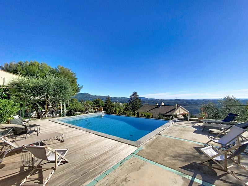 Maison - 214 m² - 6 pièces