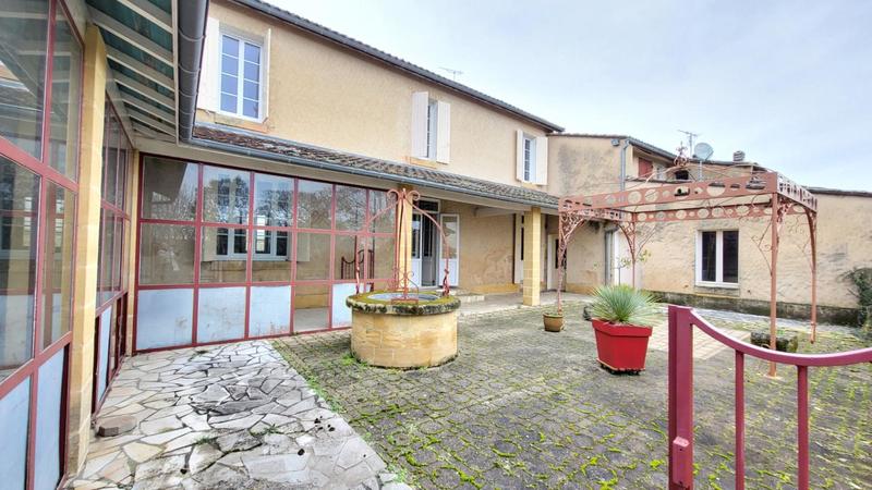 Maison - 330 m² - 13 pièces