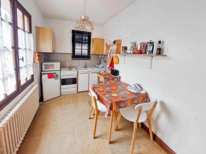 Propriété - 252 m² - 9 pièces