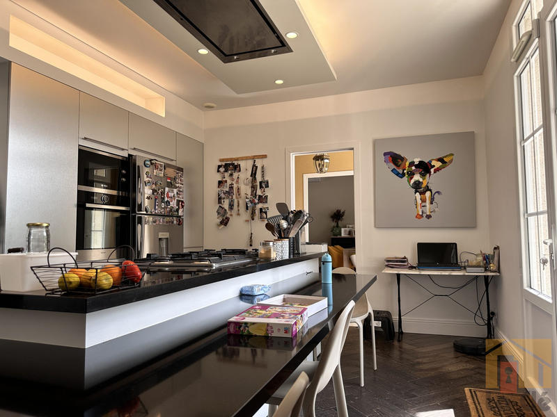 Maison - 200 m² - 6 pièces