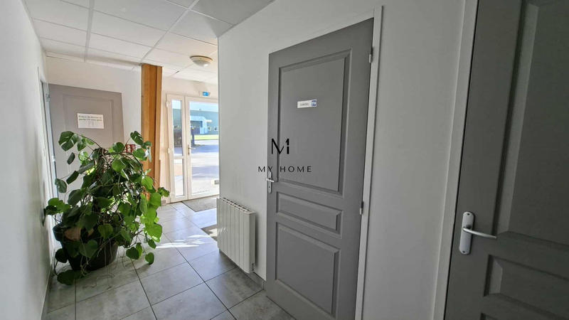 Entrepôt - 1 850 m²