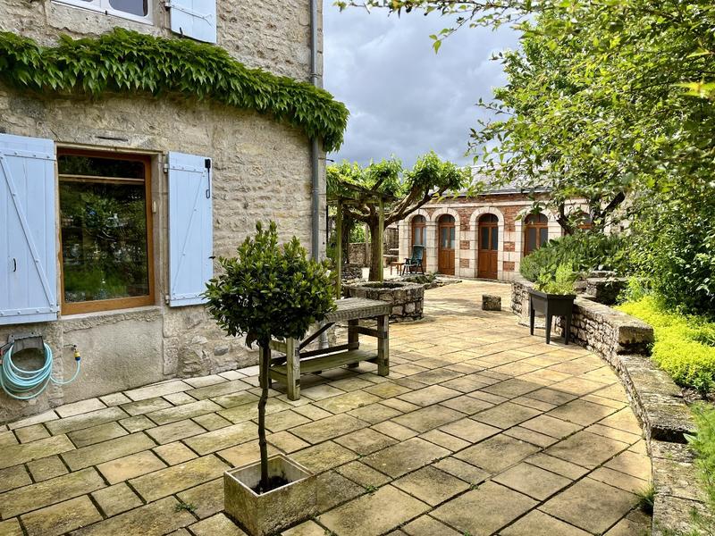 Maison - 209 m² - 9 pièces