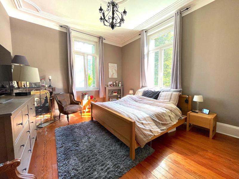 Maison - 250 m² - 7 pièces