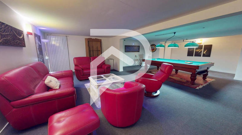 Maison - 270 m² - 8 pièces