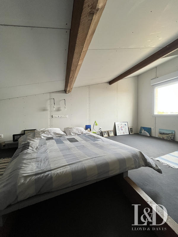 Maison - 235 m² - 8 pièces