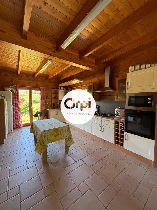 Maison de bois - 250 m² - 8 pièces