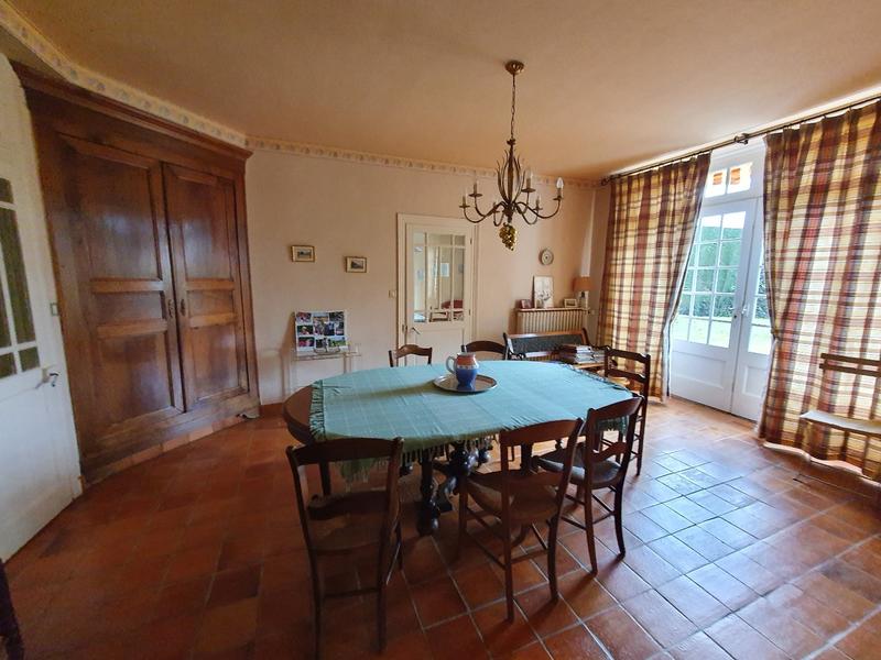 Maison - 253 m² - 11 pièces