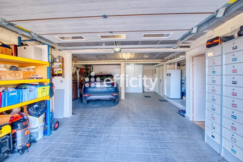 Maison - 200 m² - 8 pièces