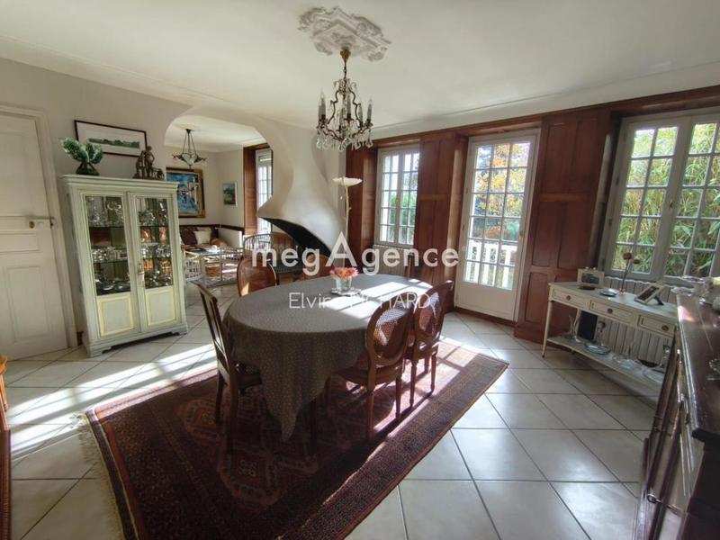 Maison - 206 m² - 7 pièces