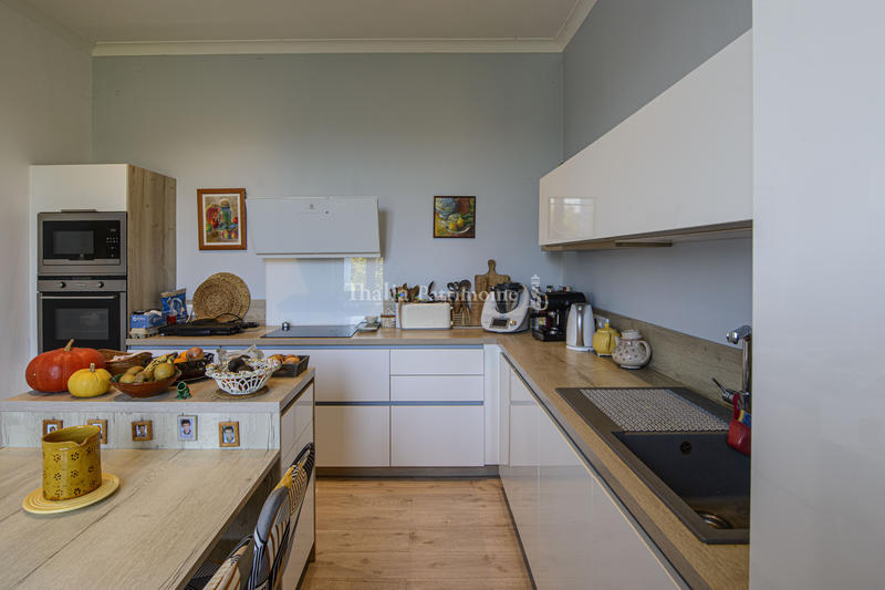 Maison - 200 m² - 8 pièces