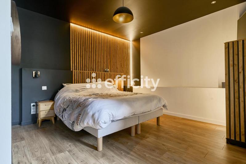 Loft - 243 m² - 4 pièces