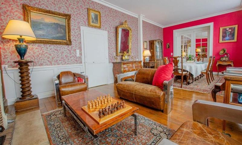 Demeure - 250 m² - 10 pièces