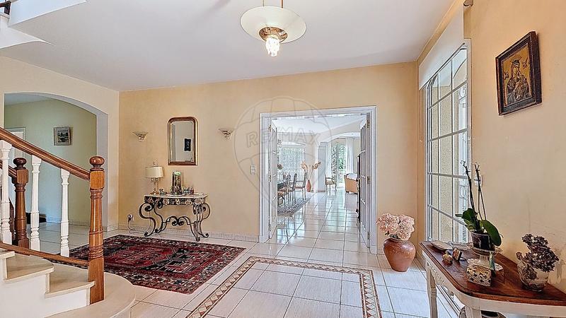 Villa - 310 m² - 8 pièces