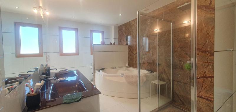 Maison - 320 m² - 10 pièces