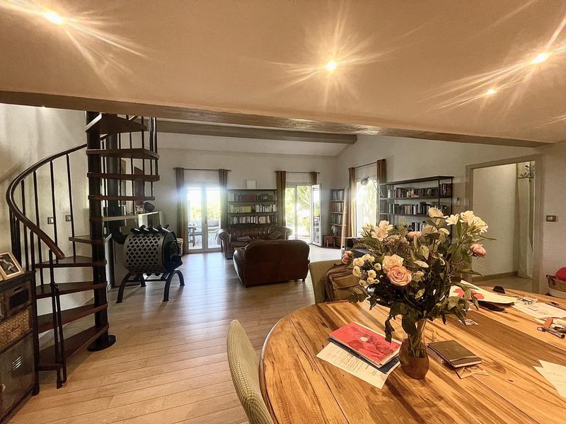 Villa - 210 m² - 9 pièces