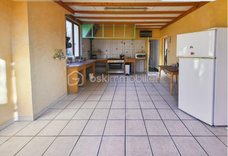 Propriété - 900 m² - 40 pièces