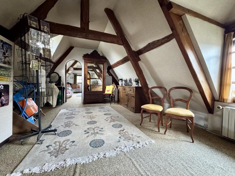 Maison - 230 m² - 9 pièces