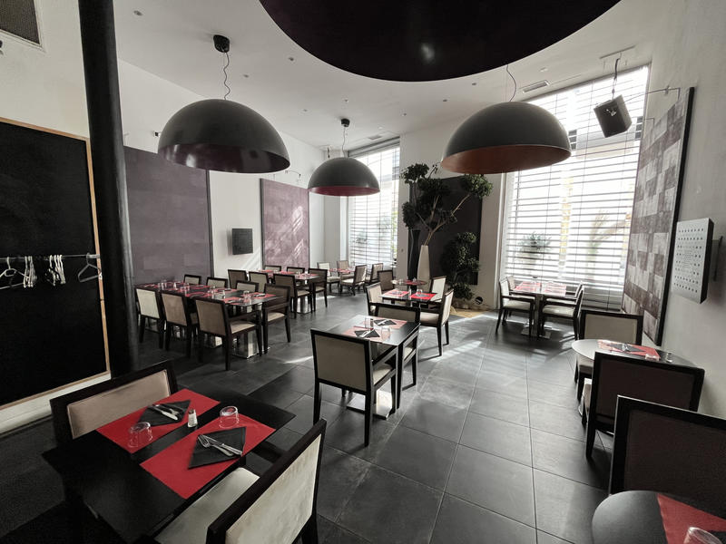 Local commercial - 487 m² - 2 pièces