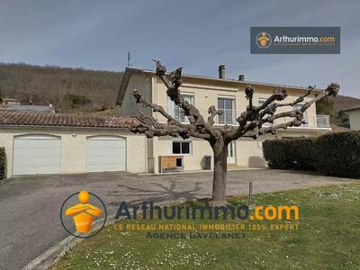 Maison - 235 m² - 8 pièces