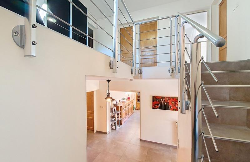 Maison - 220 m² - 7 pièces