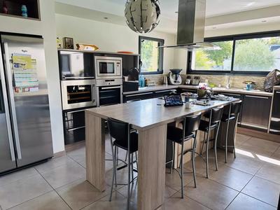 Maison - 225 m² - 9 pièces