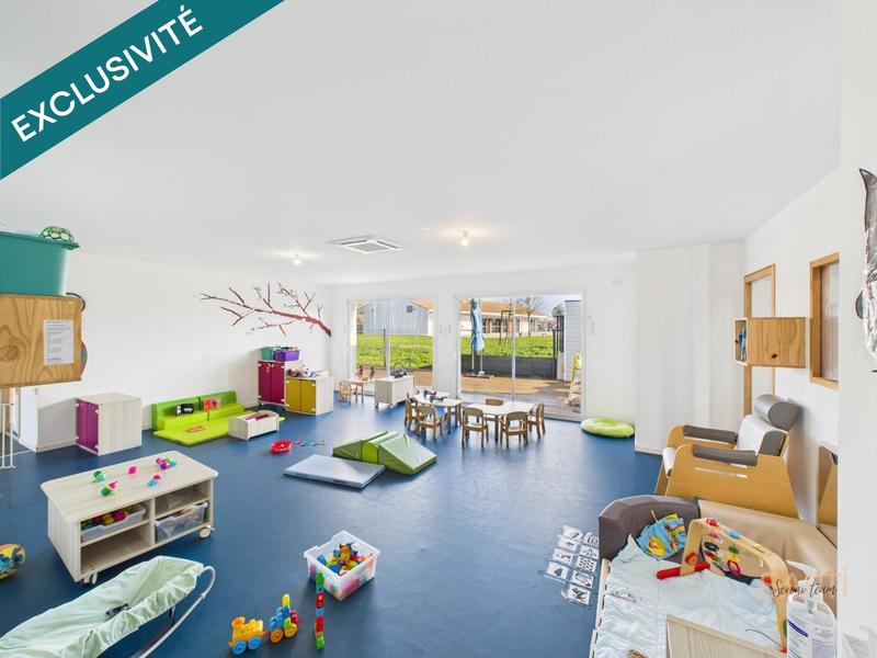 Local commercial - 240 m² - 12 pièces