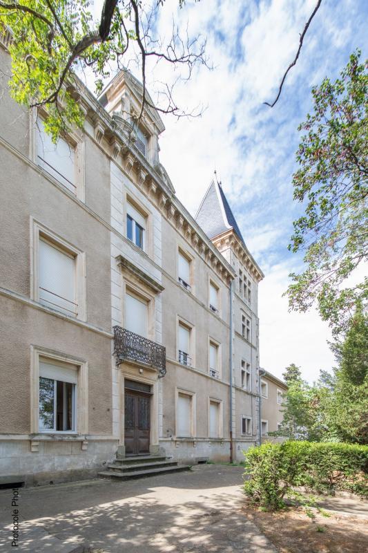 Maison - 3 706 m² - 13 pièces