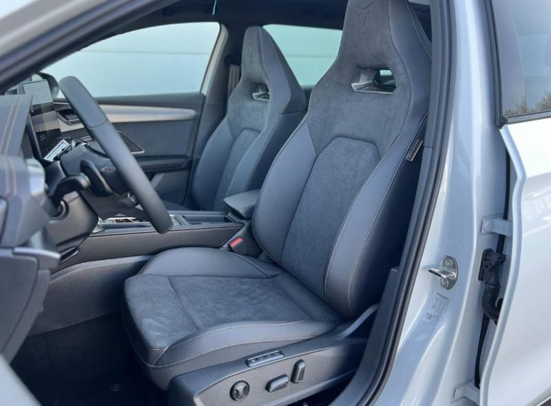 Cupra Leon St Vz 272 Hybrid Rechargeable / Toit Pano Ouvrant Coffre et Seieges Elec Keyless Sennheiser