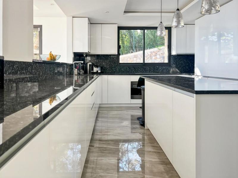 Maison - 372 m² - 7 pièces