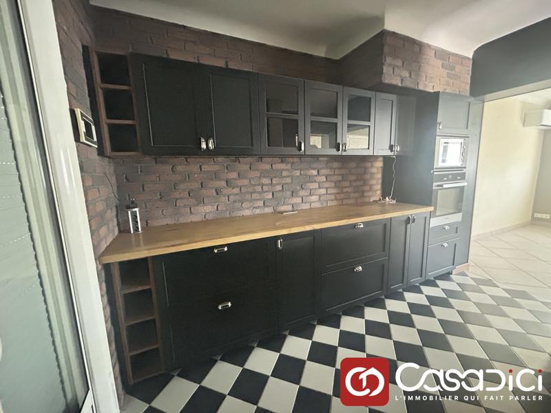 Maison - 92 m² - 5 pièces