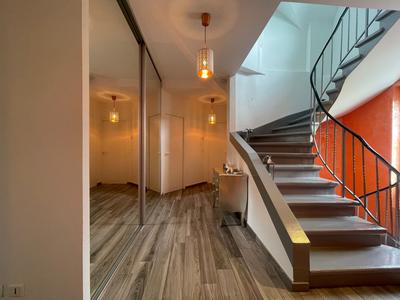 Maison - 238 m² - 8 pièces