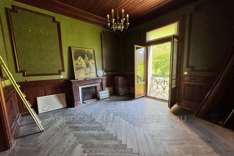 Maison - 238 m² - 9 pièces