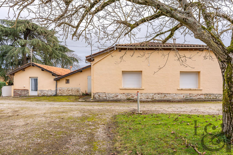 Maison - 365 m² - 13 pièces