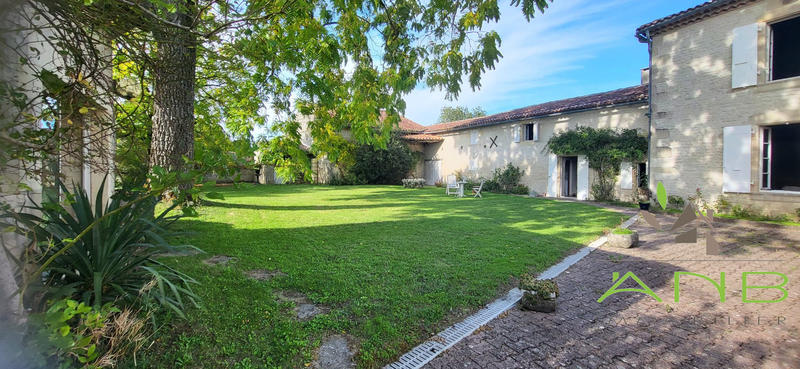 Maison - 481 m² - 12 pièces