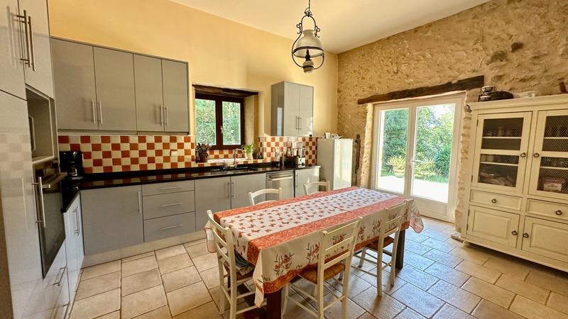 Maison - 222 m² - 5 pièces