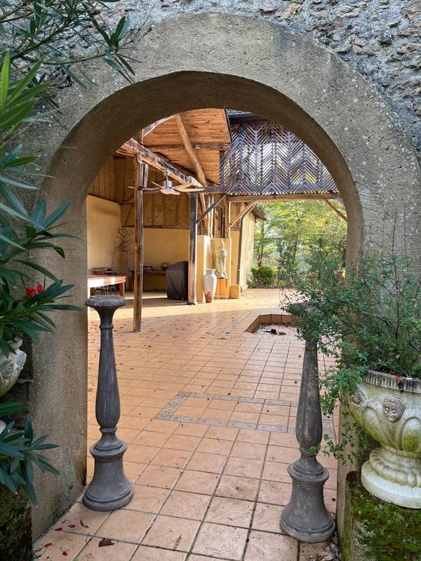 Propriété - 550 m² - 14 pièces