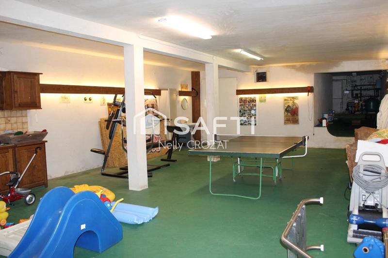 Maison - 220 m² - 8 pièces