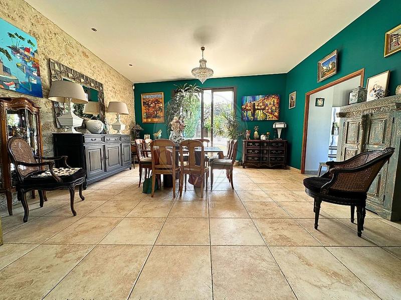 Demeure - 335 m² - 12 pièces